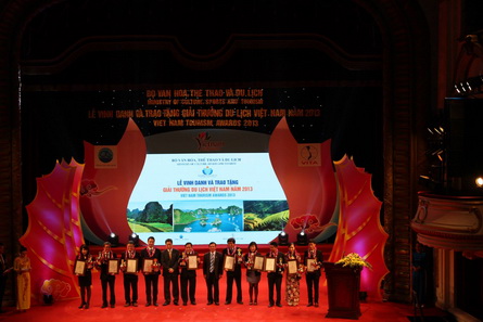 Cụm khách sạn Grand Palace nhận giải thưởng khách sạn 4 sao hàng đầu Việt Nam năm 2013