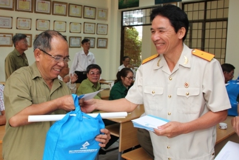 Hội Cựu chiến binh OSC Việt Nam thăm tặng quà các cựu chiến binh có hoàn cảnh khó khăn