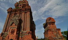 British book advises people to see Vietnam’s millennium-old Cham towers before death