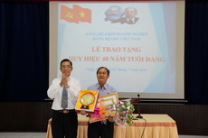 Đảng bộ OSC Việt Nam tổ chức long trọng Lễ trao tặng huy hiệu 40 năm tuổi Đảng đợt 19/5/2014